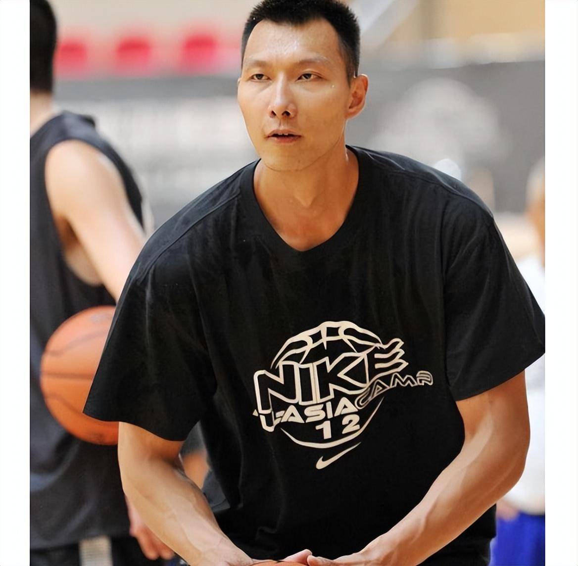 易建联资产有多少亿(易建联40亿身价老板娘)